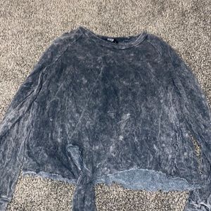 Flattering long sleeve top.